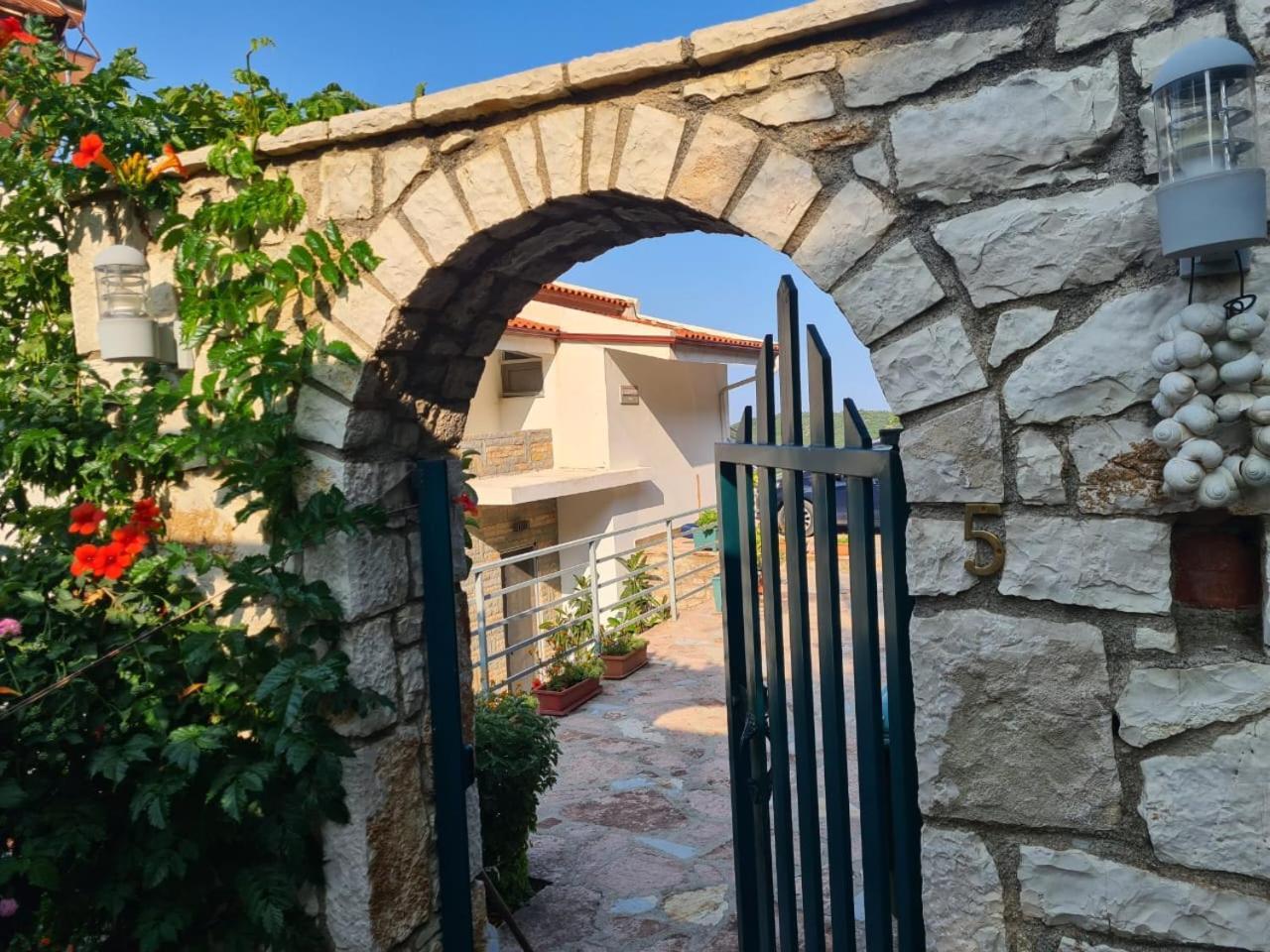 Maison d'hôtes Vila Tatjana à Vuno Extérieur photo